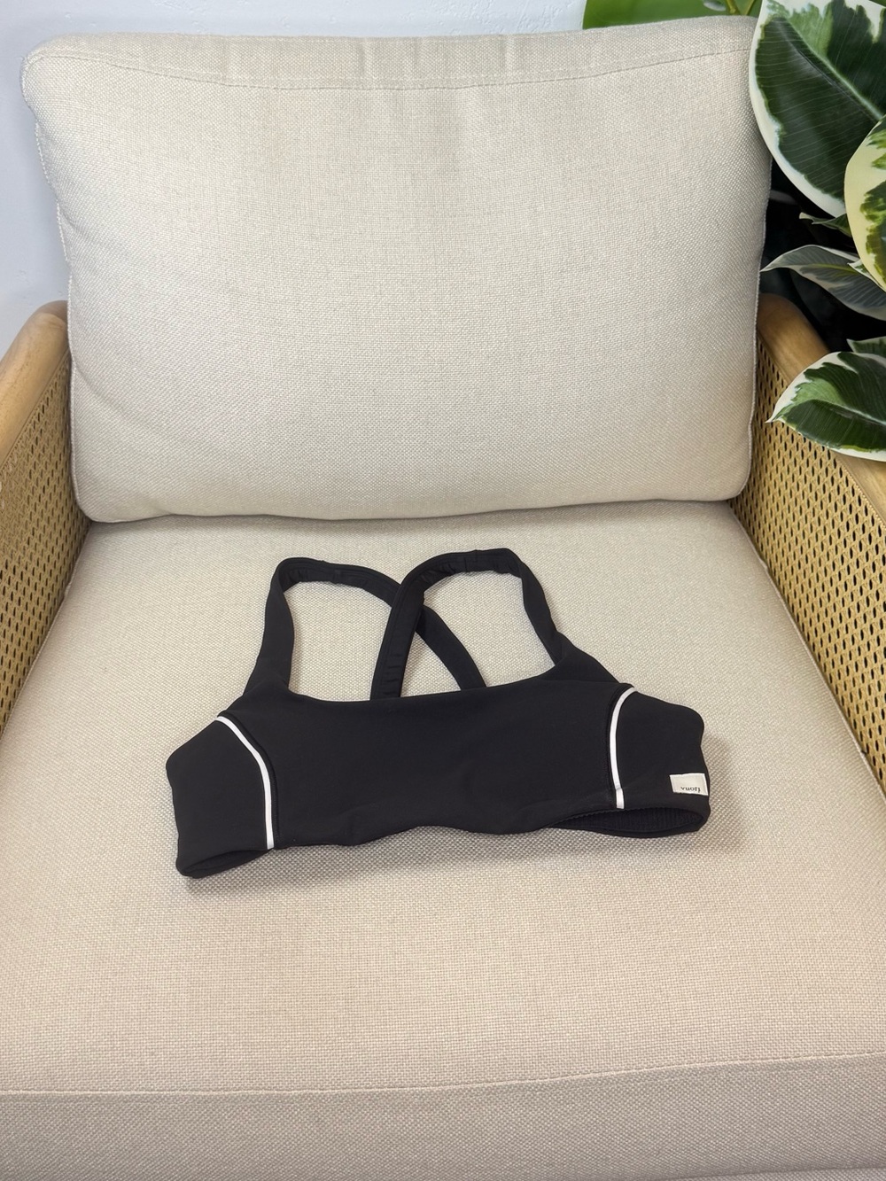 Vuori Daily Piped Sports Bra Size small